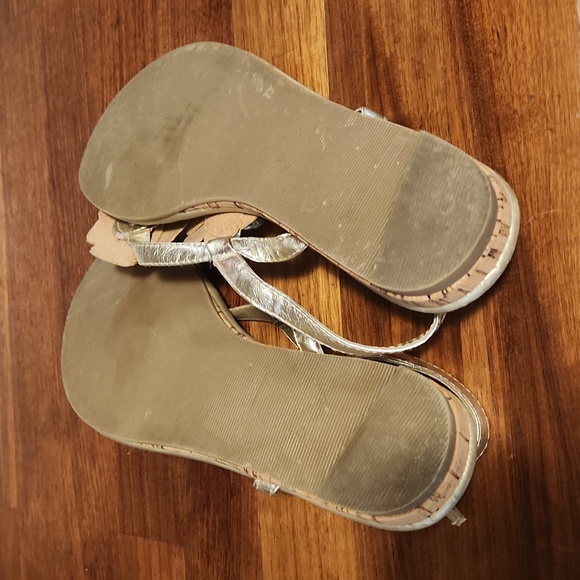 💙 10 for $20 gold sandals - Picture 5 of 5